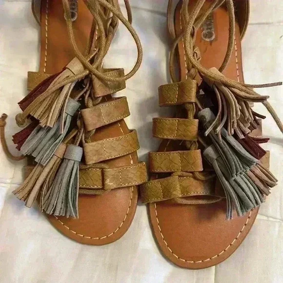 Fringe Sandals - Picture 7 of 7